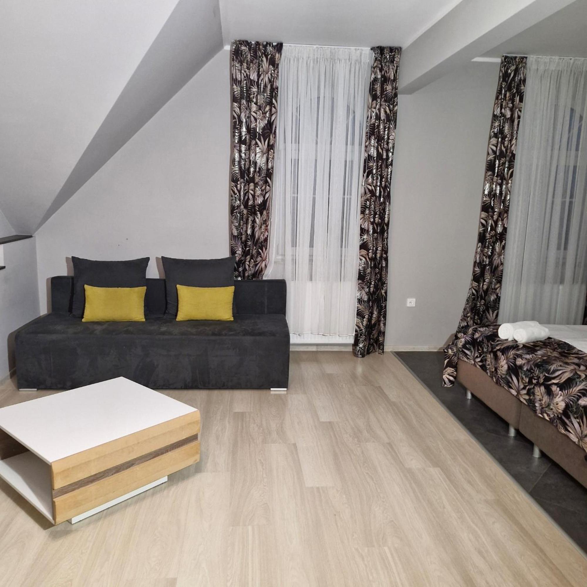 Hotel Jarzebinowy &