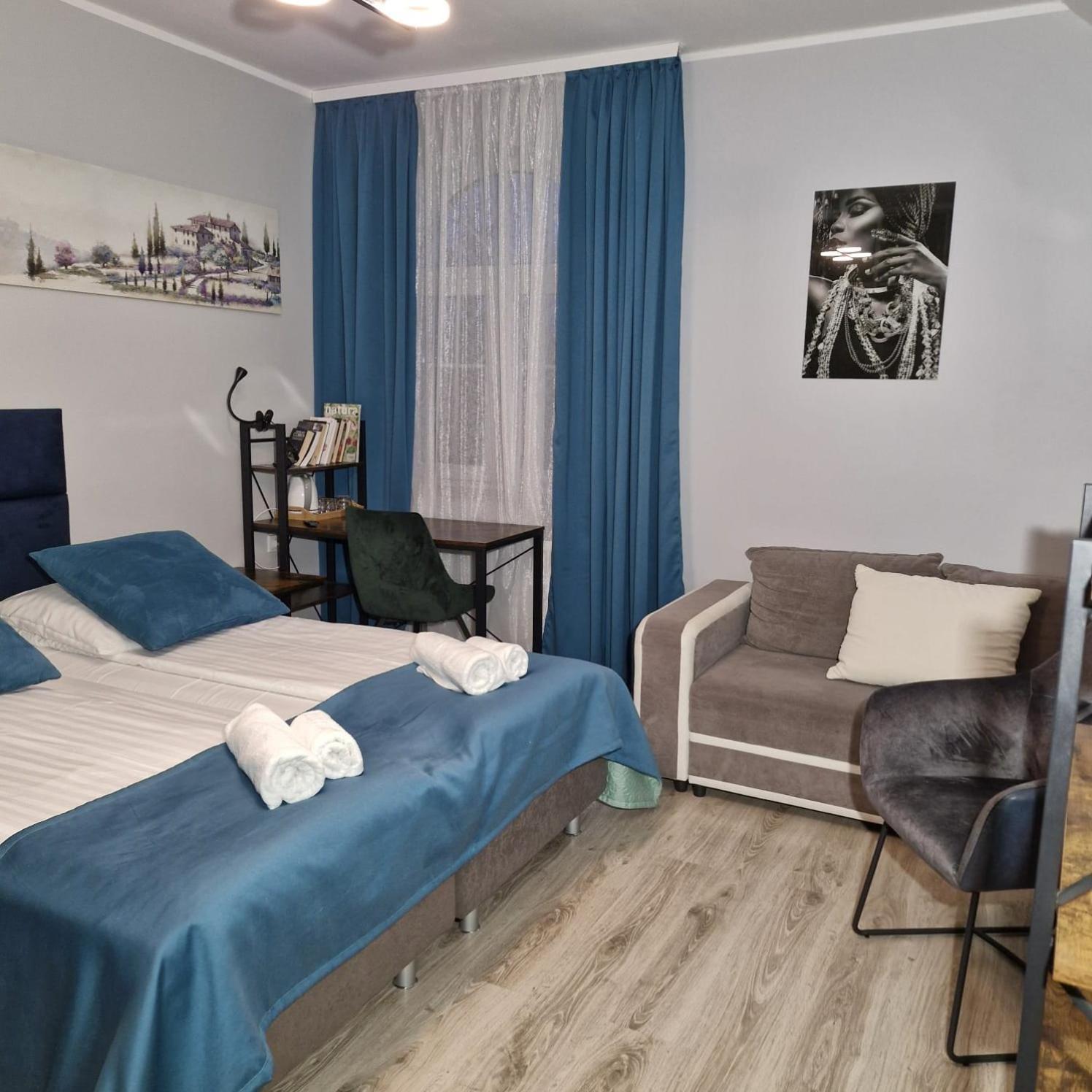 Jarzebinowy & Hotel *