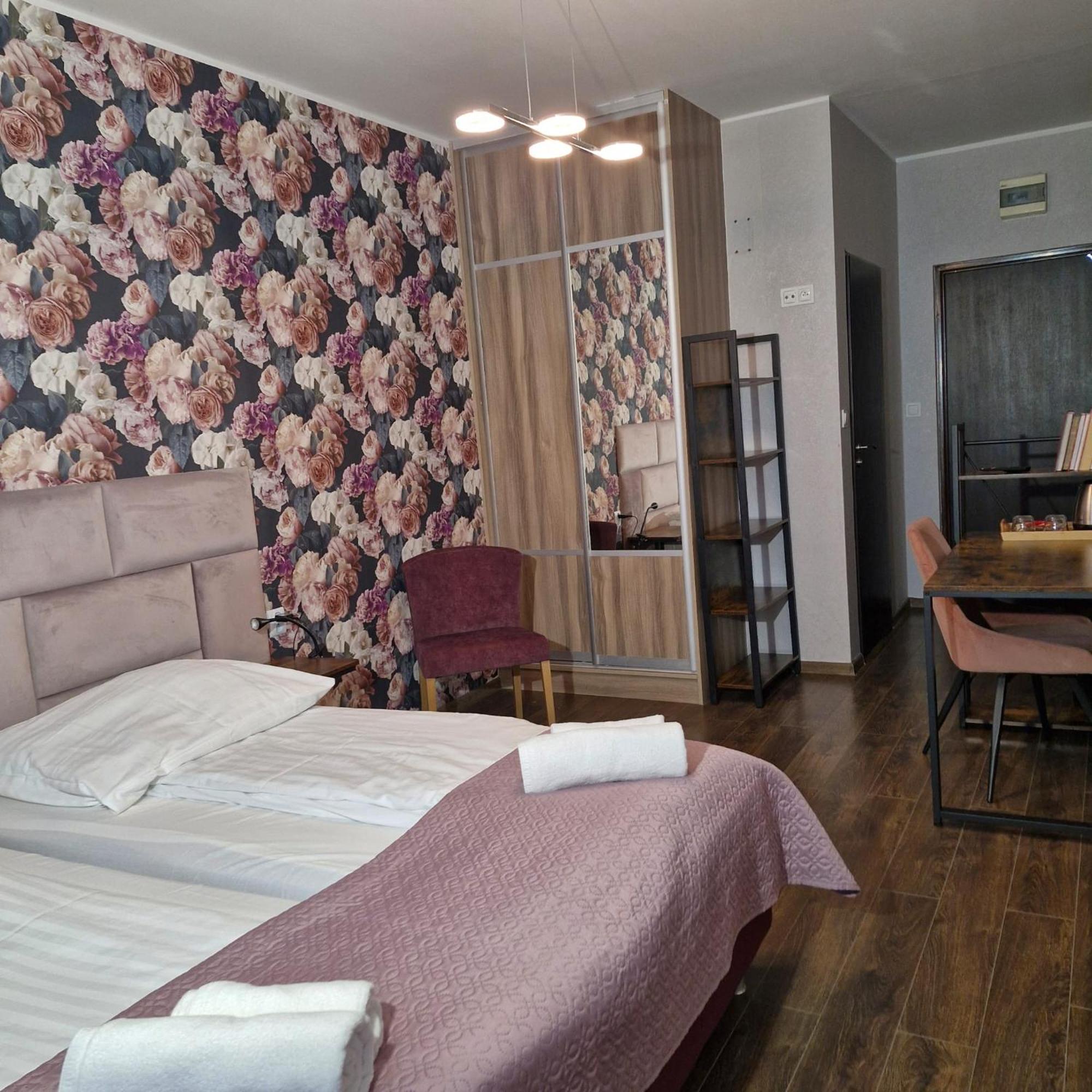 Jarzebinowy & Hotel *